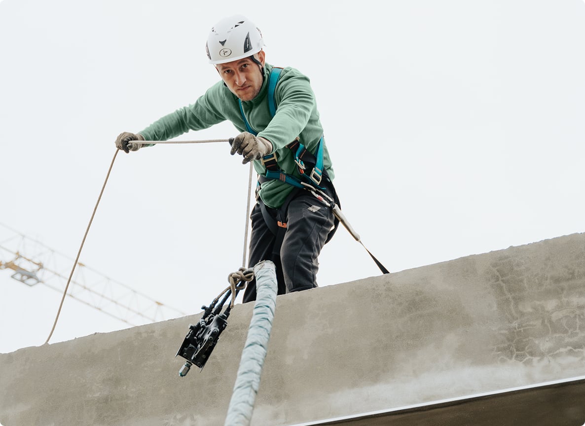 Scatto di un tecnico Your Insulation al lavoro